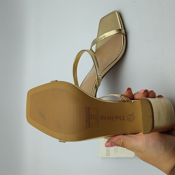 New 'The Drop' Strappy Square Toe Heel in Gold ⭐ Size 6 - Picture 11 of 12